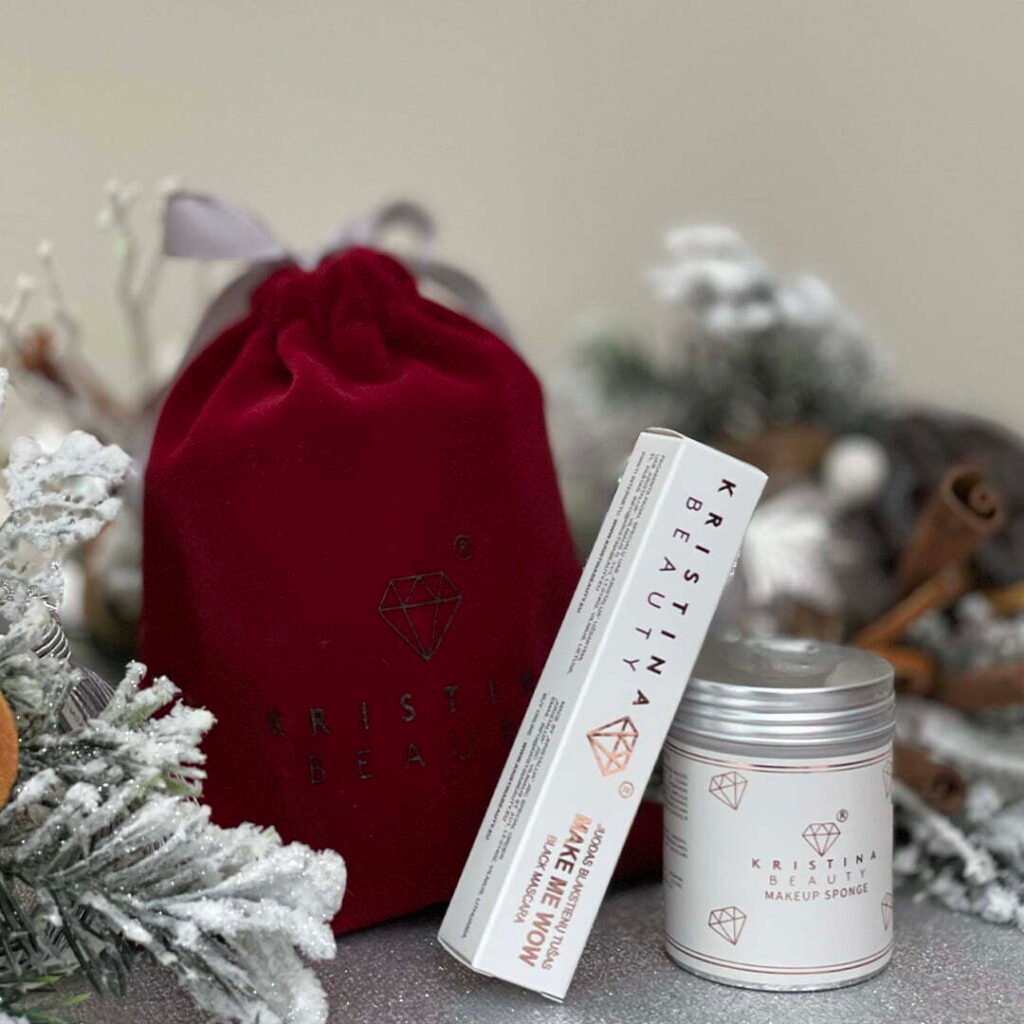 Kristina Beauty juodas blakstienų tušas MAKE ME WOW ir makiažo kempinėlė aksominiame dovanų maišelyje